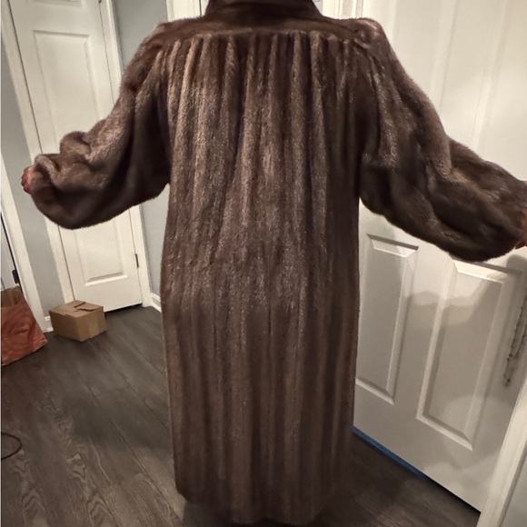 Grayish Brown Mink Fur Coat - Picture 4 of 7